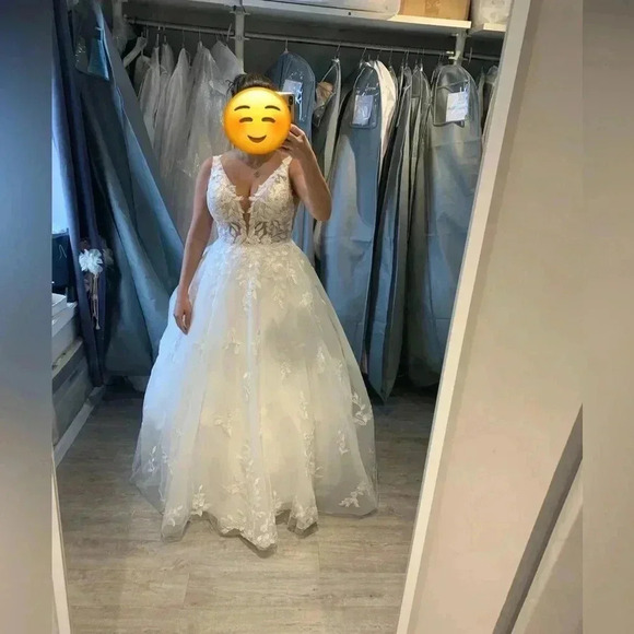 Essence of Australia Wedding Dress - D3023 - Picture 5 of 6